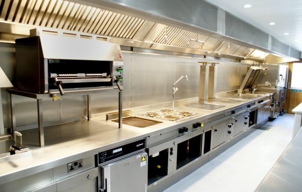 成都商用廚房設備選用不銹鋼的優點有哪些